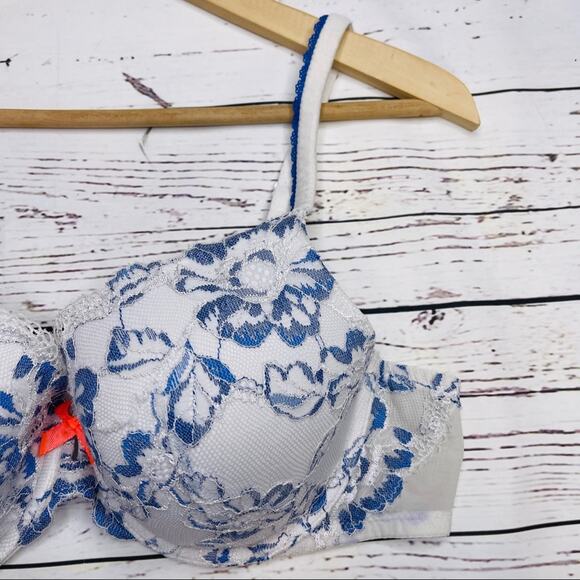 Victoria's Secret body by Victoria perfect coverage blue white lace - Picture 2 of 15